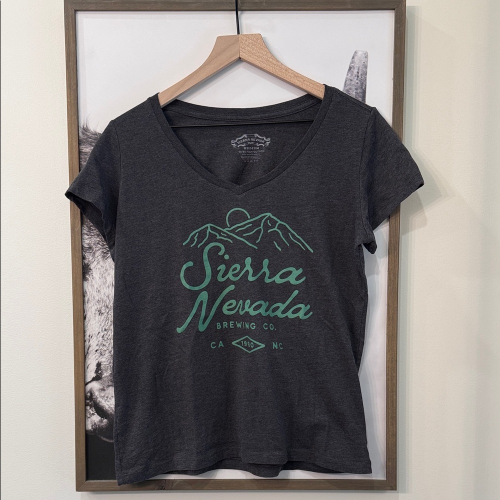 🍻Sierra Nevada Brewing Company Women’s V-neck Tee Shirt